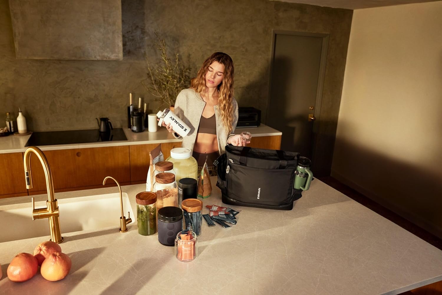 STANLEY Vitalize Shaker Bottle 20 oz | Leakproof Insulated Stainless Steel Shaker Cup | Base Storage and Twist On Fast Flow Lid | Protein Shakes and Pre Workout Powder | BPA-Free | Chalk