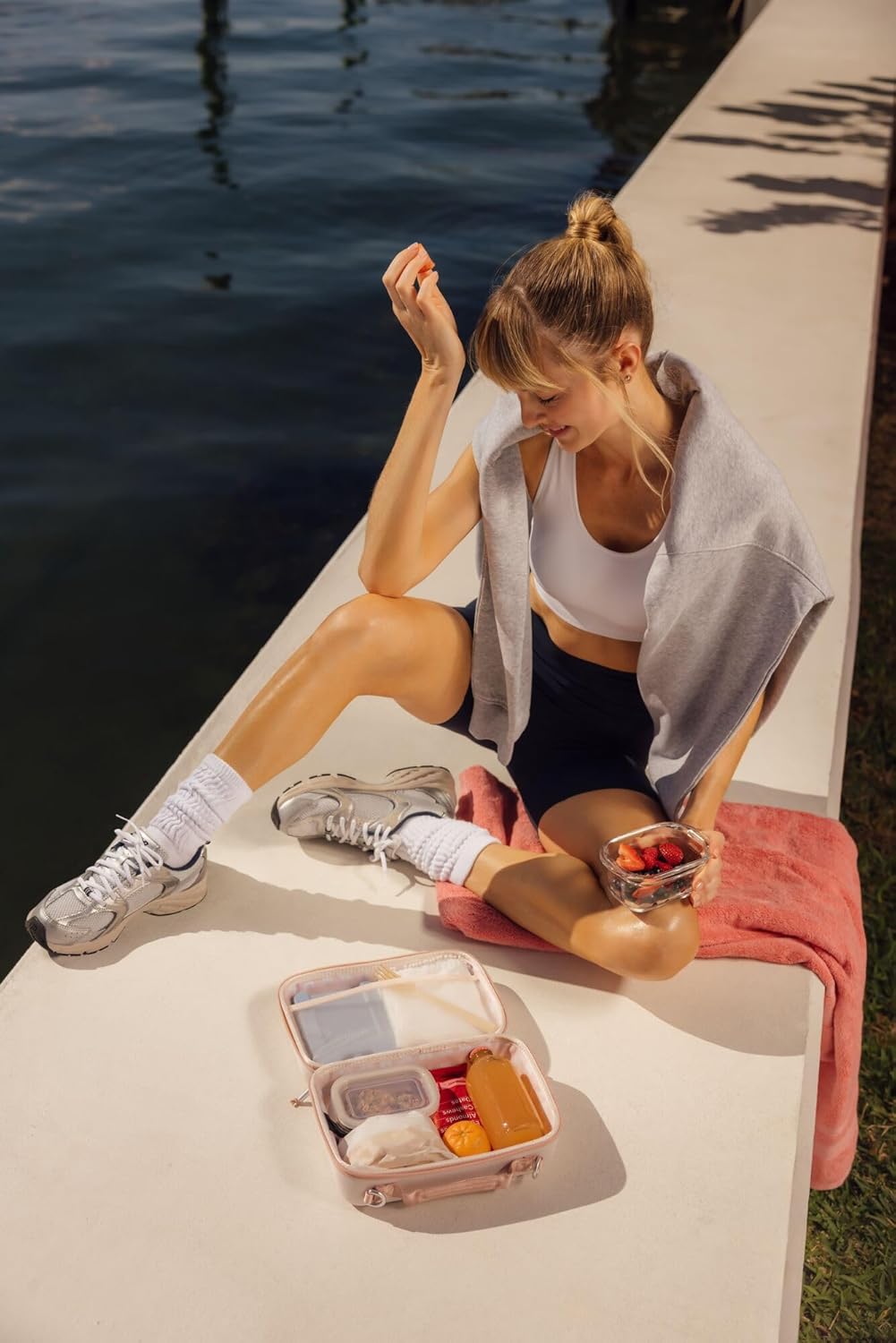 STANLEY All Day Midi Lunch Box | 6.3-quart | EVA Insulated Lunch Bag | Crush Resistant | Adjustable Strap | BPA-Free | Purple Dust